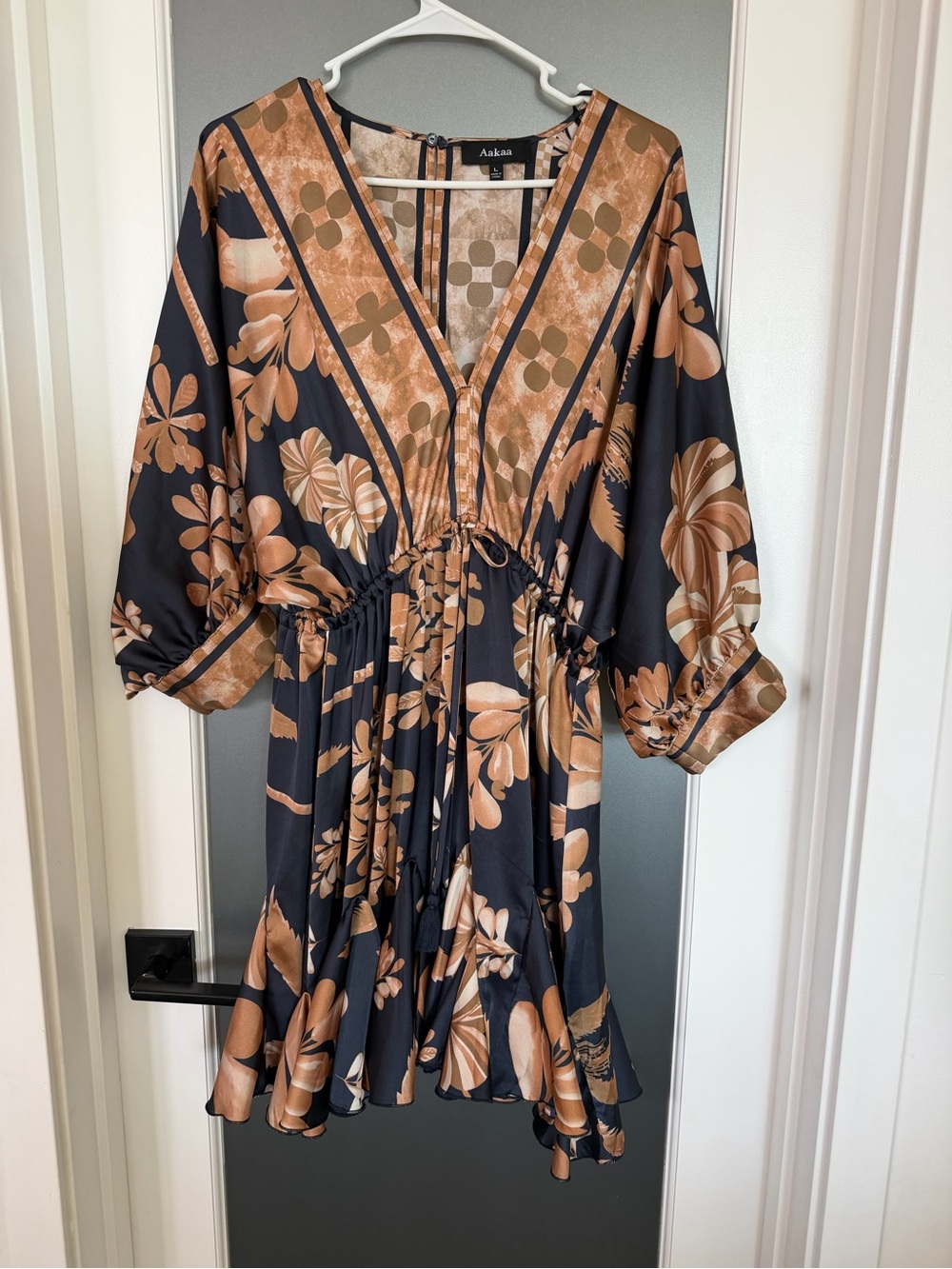 Aakaa Black & Camel Floral V-Neck Drawstring Mini Dress